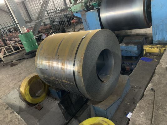 行を切り開く3-10mm Decoilerの重い油圧自動鋼鉄コイル